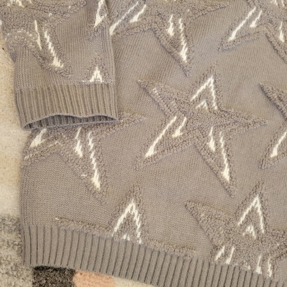 Chloe Grey White Star Print Crew Neck Sweater Size Small - Picture 2 of 9